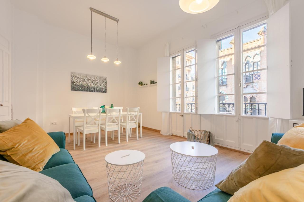 Avanti La Campana, Con Un Balcon Que Te Enamorara Del Ambiente De Sevilla Exterior photo